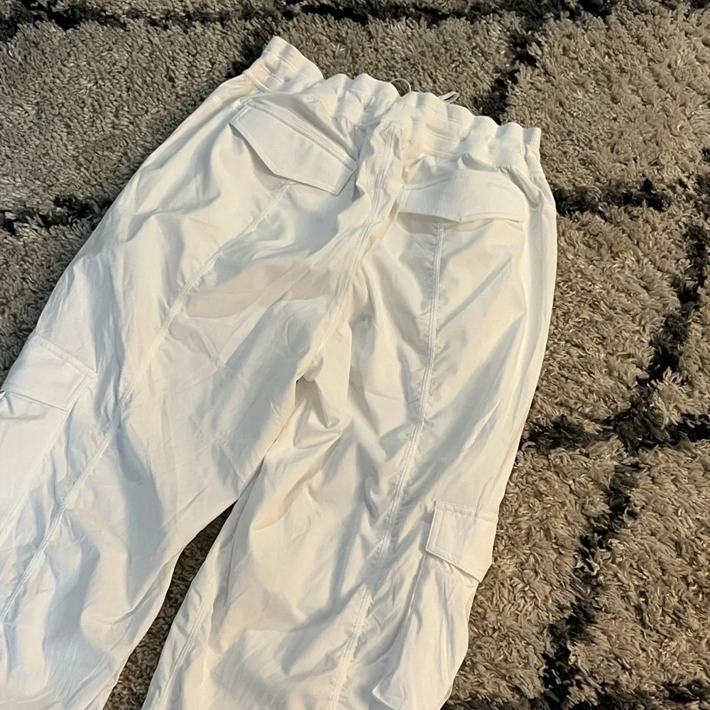 Lululemon Dance Studio Relaxed-Fit Mid-Rise Cargo Pant - White (M) - Picture 10 of 15